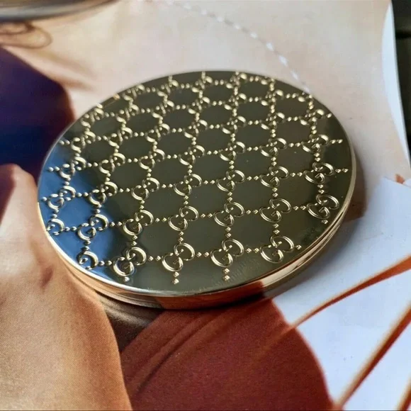 π» New Compact Gucci Mirror and Lil Book of Gucci - Picture 6 of 10